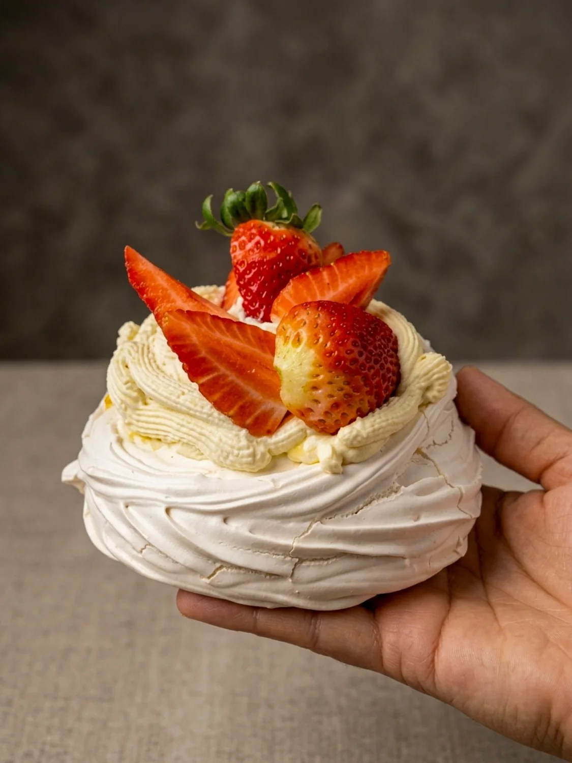Pavlova Delita com creme e morangos